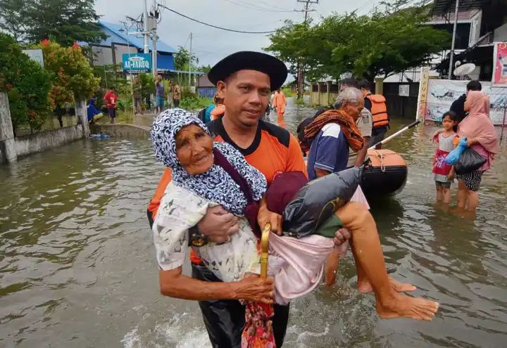 19 dead, several missing in Indonesia flashfloods