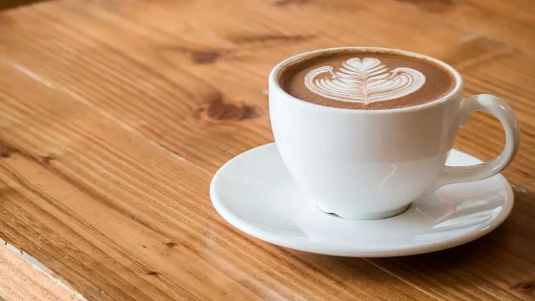 Learn How To Craft the Perfect Flat White Coffee, With Instructions From an Expert (Watch Video)