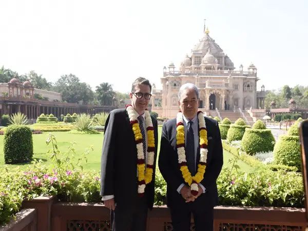 Gujarat: New Zealand’s Dy PM Peters offers prayers at Akshardham Temple