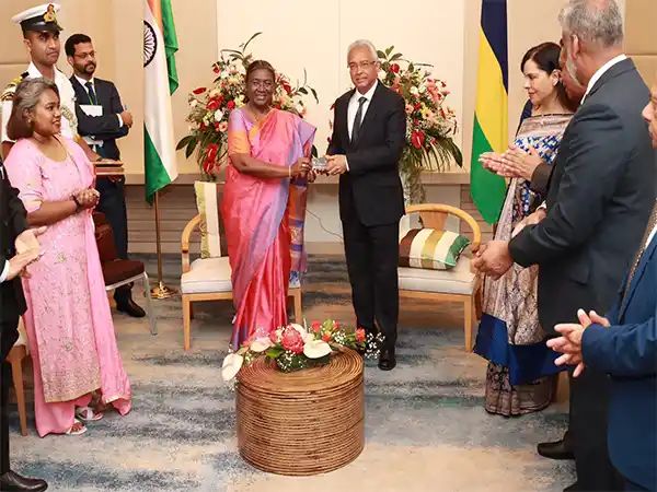 President Murmu presents RuPay card to Mauritius PM Jugnauth; discusses bilateral relations