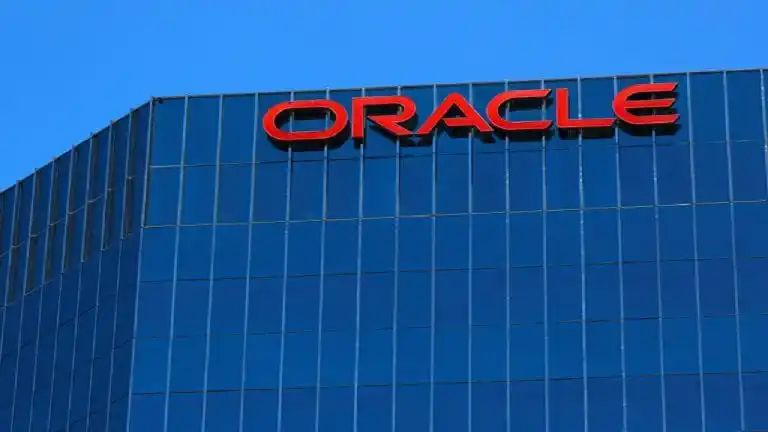 Oracle jumps after big cloud contracts spur bookings growth