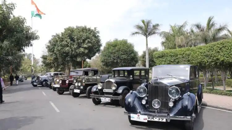 Vintage car rally organised in Delhi by ITC hotels