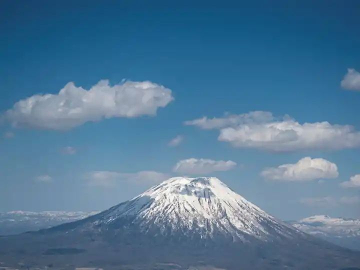 Two New Zealanders die in avalanche in Japan