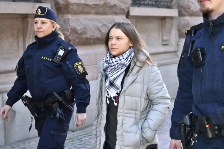 Swedish police drag Greta Thunberg from climate protest blocking parliament entrance