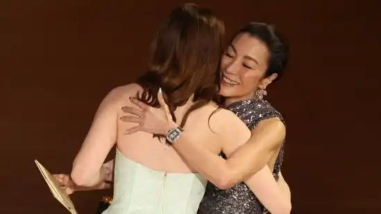 Michelle Yeoh explains why Jennifer Lawrence handed the best actress Oscar to Emma Stone: ‘I confused you’