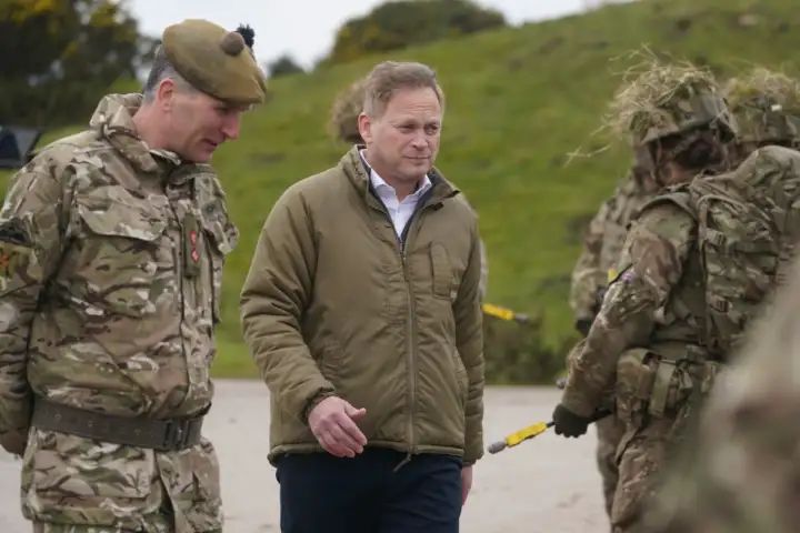 UK should boost military spending to 3% of GDP, says Grant Shapps