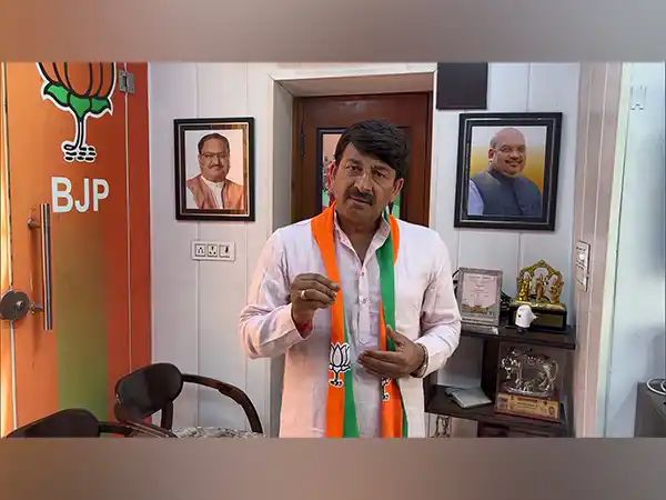 “Being CM, you are spreading fake news about CAA”: BJP MP Manoj Tiwari tears into CM Kejriwal