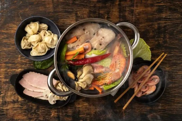 Clinkin’ Bowls: Decoding The Popularity Of Hotpot In India