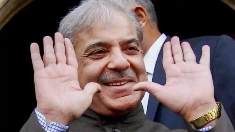 Shehbaz Sharif Visits Army HQ, Holds Security Discussions