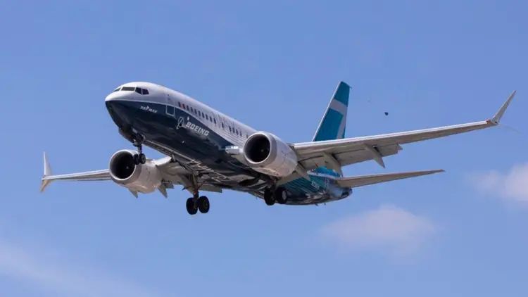 Boeing 737-800 departs from San Francisco, lands in Oregon with missing panel