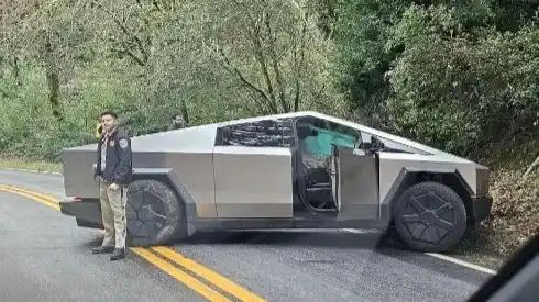 First accident of Tesla’s Cybertruck reported in California. You should see the other vehicle