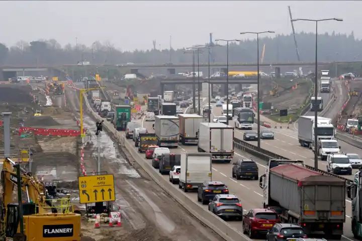 M25 closure – live: Six-mile tailback around diversion as stretch of motorway shut all weekend