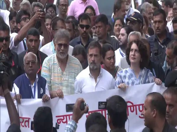 Rahul Gandhi holds ‘Jan Nyay Padyatra’ in Mumbai