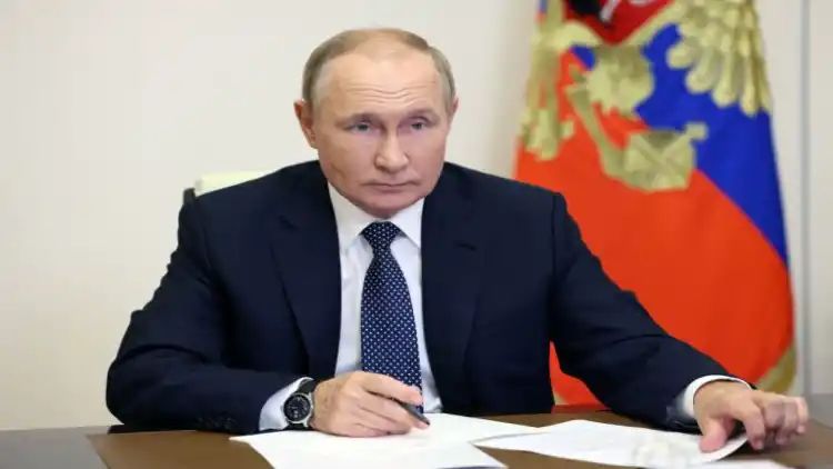 Vladimir Putin poised to rule Russia for 6 more years after an election with no other real choices