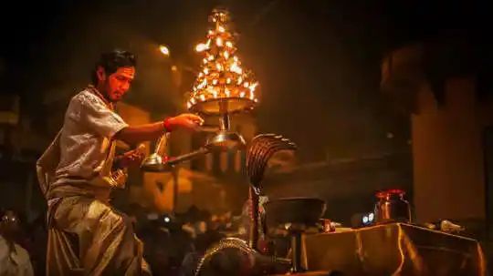 All About The 5 Types of Aarti At the Kashi Vishwanath Temple