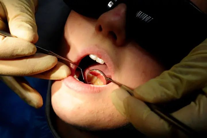 Minister challenged over plan to boost dentistry