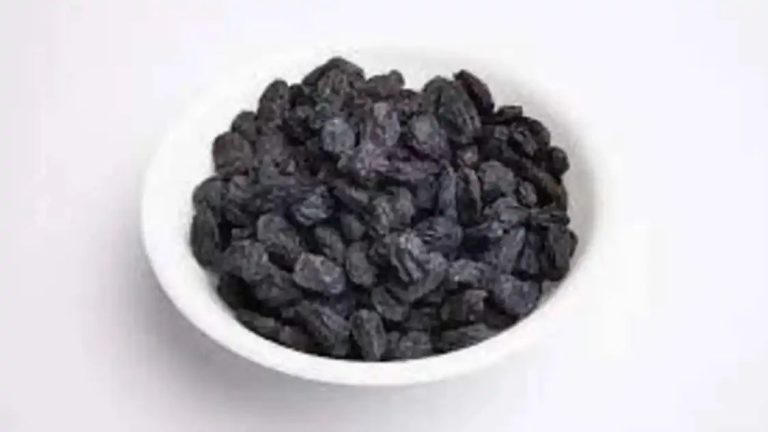 Munakka: 5 Reasons To Add Black Raisins In Your Diet