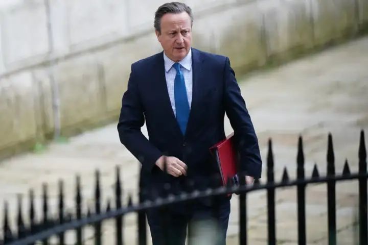 Cameron urges Israel to allow more aid into Gaza as UK funds food parcels