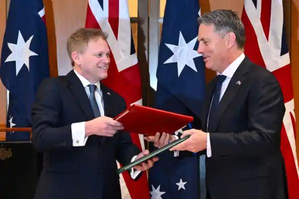 Australia, UK Sign Treaty to Tighten Defence Ties