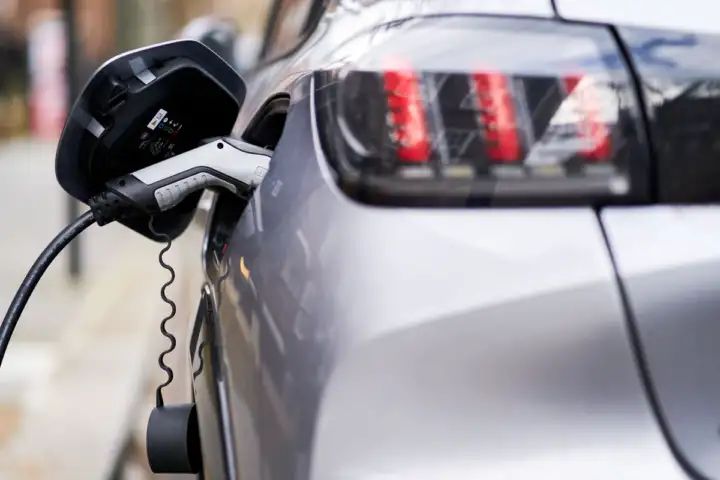 One in eight UK supermarkets offer electric car charging – report