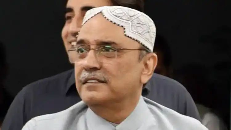 Pak President Zardari seeks immunity in corruption case