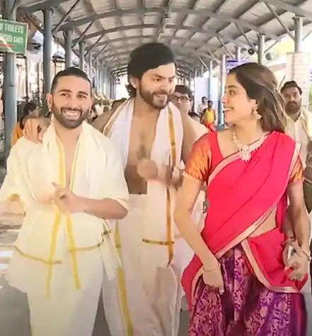 Janhvi Kapoor, Rumoured Boyfriend Shikhar Pahariya And Orry Climb Tirupati Balaji Temple On Knees. Watch