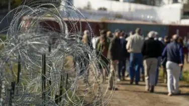 Scuffle at US-Mexico border: Migrants, opposing Texas’ new immigration law, break razor wires, clash with border guards