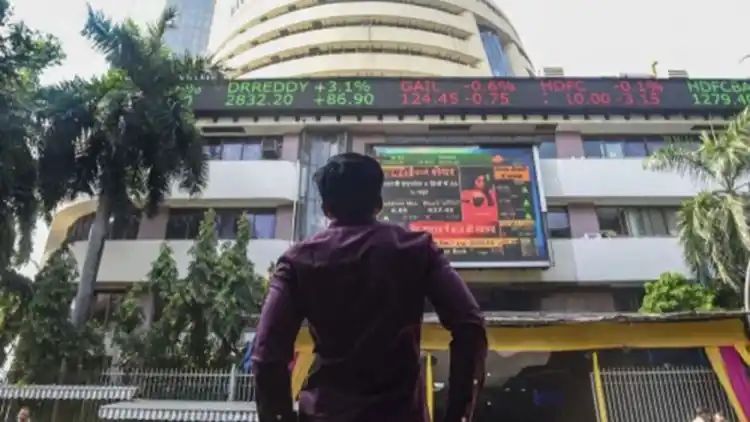 Market volatility persists amid mixed cues, Nifty, Sensex close slightly higher