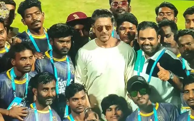 IPL 2024: Shah Rukh Khan poses with ground staff after KKR’s victory over SRH at Eden Gardens