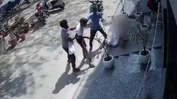 Caught On Cam: Man Attacks Girl With Knife In Delhi’s Mukherjee Nagar, Arrested