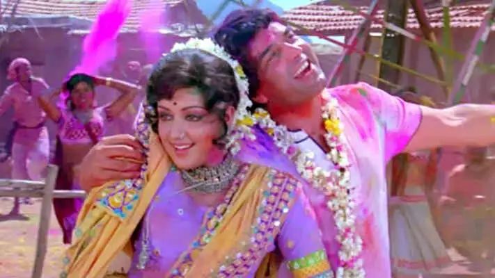 Hema Malini Sings Sholay’s Iconic Song Holi Ke Din As She Wishes Her Fans | Watch