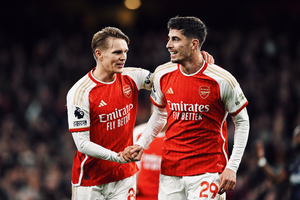 Premier League: Arsenal see off Luton to reclaim top spot