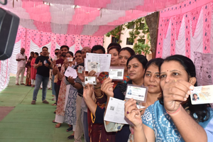 Free haircut, ‘mehendi’ for women on offer as Maharashtra votes in Phase 2