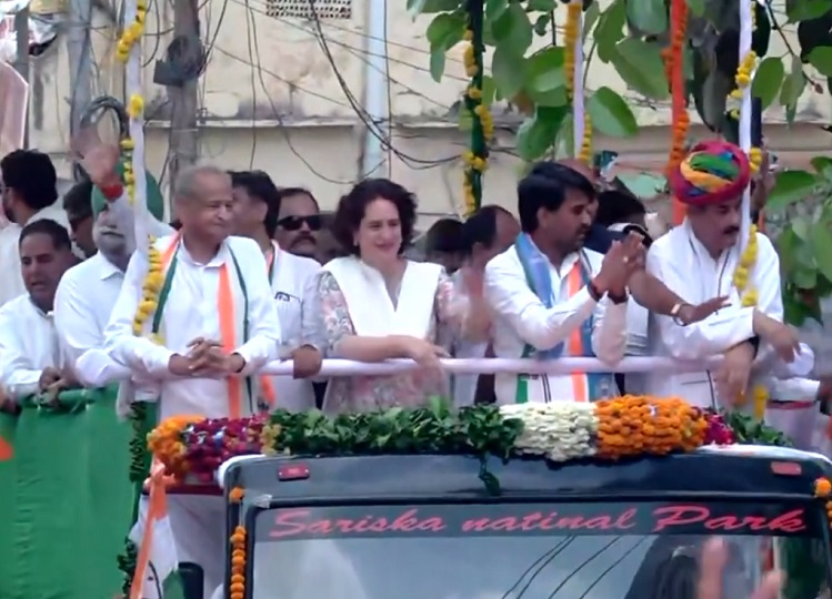 Rajasthan: Priyanka Gandhi did a road show before Amit Shah, people were present in large numbers