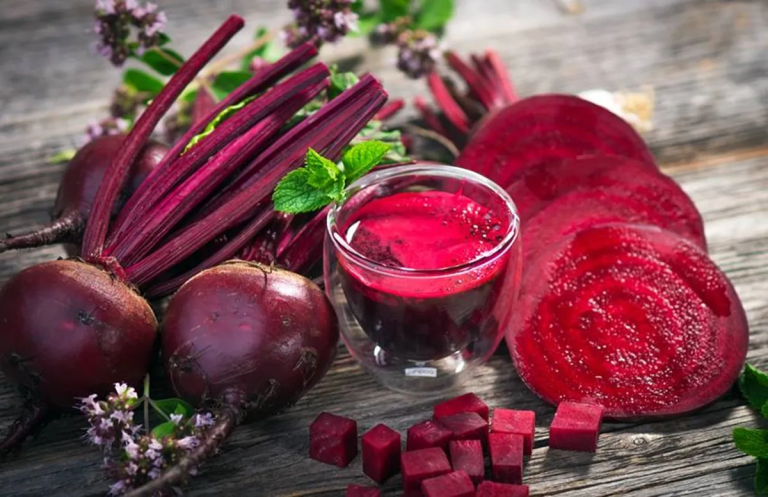 Health Tips- People suffering from high blood pressure should drink beet root juice in summer, it is beneficial for health.