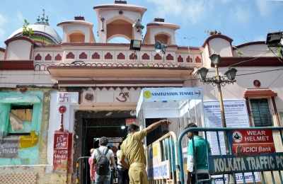 Bengal Governor prays at Kali temple for peaceful polls