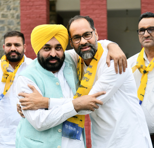 Jalandhar Dalit leader leaves Akali Dal, joins AAP