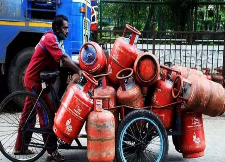 LPG Price: The government suddenly increased the prices of gas cylinders, the price of one cylinder has increased by so much money!