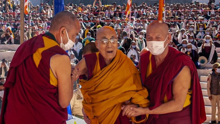 China is wishing for the death of the Dalai Lama! This bad order was issued in Tibetan monasteries