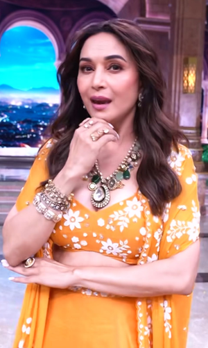 Madhuri a picture of elegance in ‘Dance Deewane’ video where she’s dancing to ‘Bairi Piya’