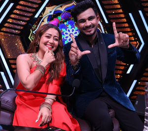 Neha Kakkar grooves with ‘Gulabi Sadi’ hitmaker Sanju Rathod on ‘Superstar Singer 3’