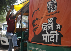 PM’s popularity in the fast lane: Autos with ‘Har Dil Mein Modi’ slogan spotted across Delhi