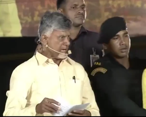 Stones pelted at Chandrababu Naidu in Vizag now