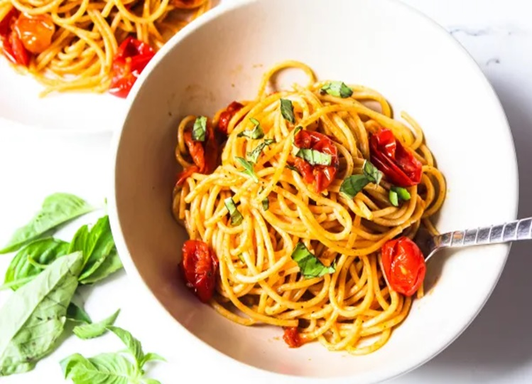 Recipe- Make your day special with Tomato Garlic Pasta, note down the recipe!