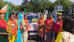 NRIs hold car rally from Ahmedabad to Surat in support of PM Modi