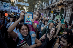 Hundreds of thousands march in Argentina against education austerity