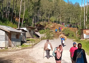 6 bodies retrieved in Papua New Guinea as thousands feared buried