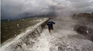 3 dead as typhoon hits Philippines