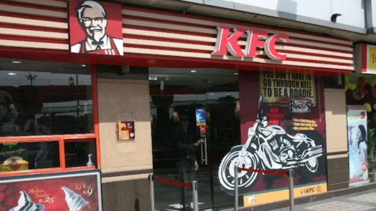 Muslims of this country left chicken for Gaza, KFC stores closed