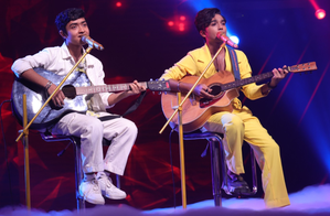 ‘Superstar Singer 2’ winner Mohd Faiz gifts lucky strap to contestant; duo sing ‘Tu Milta Hai Mujhe’